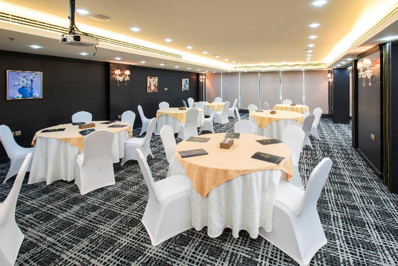 Golden Bujari Hotel Khobar Bagian luar foto