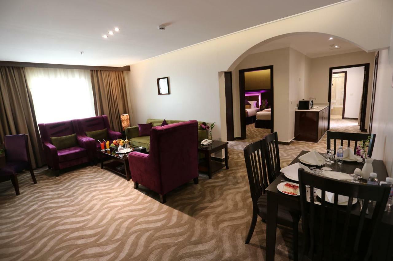 Golden Bujari Hotel Khobar Bagian luar foto